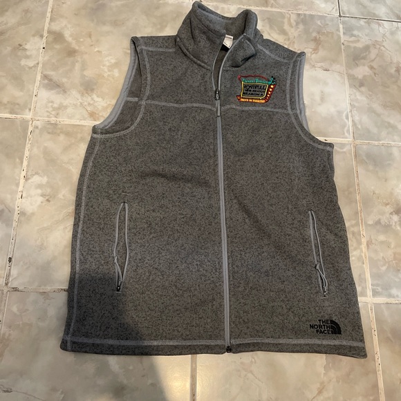 Roswell New Mexico Season 4 Cast & Crew Alien UFO VTG The North Face Vest SZ M